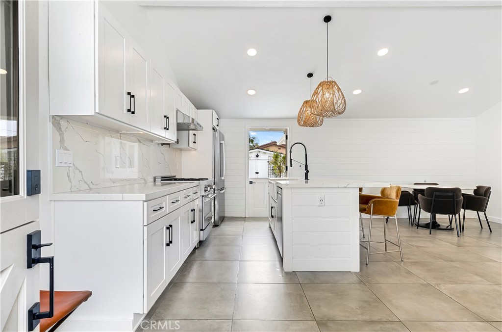 147 W Avenida Cornelio