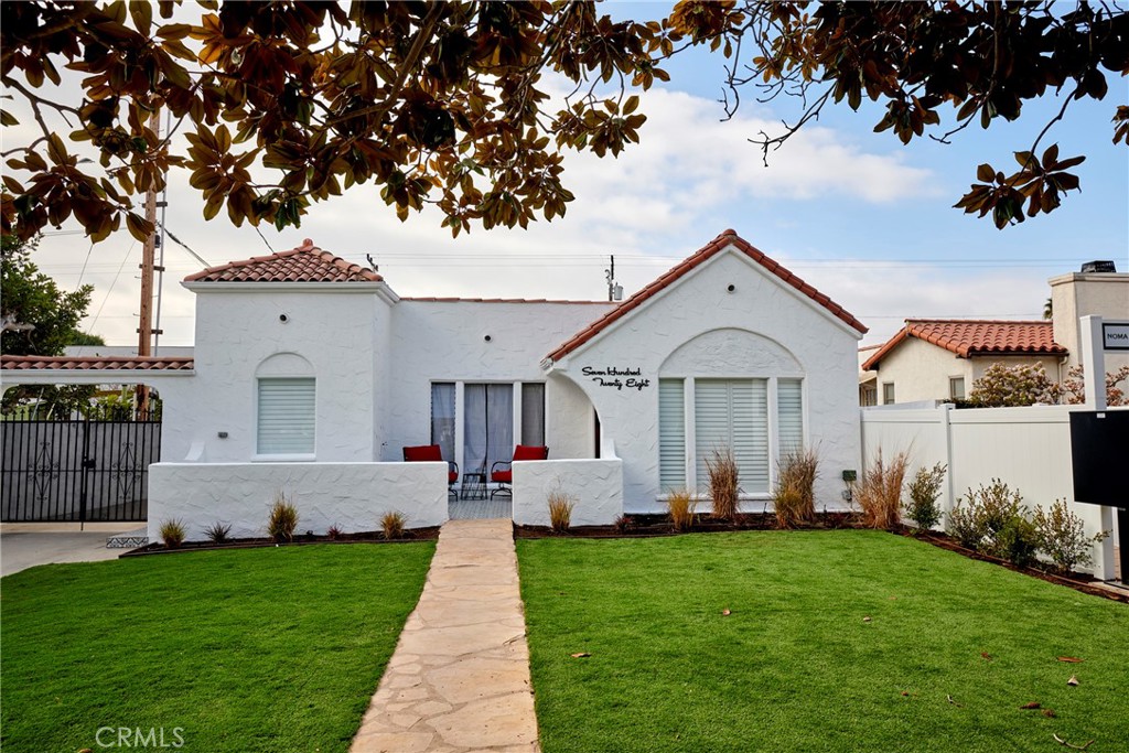 NORTH OF MONTANA AVENUE (NOMA) Enjoy the good life in this sensationally redone and reimagined beauty located in the highly desirable and exclusive area north of Montana Avenue. Perhaps the most sought after neighborhood in Santa Monica, NOMA is affluent, chic, and beautiful. Enjoy a lifestyle second to none, minutes from the beach in the heart of Santa Monica's premier destination for shopping and dining. Live your best live in the area where celebrities and locals gather to "shop, dine, revive and relax". Just a short jaunt to the beach, NOMA is perfect for anyone with an active lifestyle. There are ample areas to jog, walk and/or bike and take in the beautiful surroundings in the best climate the country has to offer. Gorgeous sunsets and a dream lifestyle await at the NOMA Beach Bungalows.
Santa Monica 7-Unit Property – Delivered Vacant – 13 Bedrooms / 8 Baths
Outstanding opportunity to purchase a Santa Monica property featuring a detached 3-bedroom, 2-bath front house plus six apartment units—all to be delivered vacant at close of escrow.
The six units include two newly constructed in 2025, and the remaining four units and front house have all been recently remodeled. The total unit mix includes four 2-bedroom units, two 1-bedroom units, and the 3-bedroom house—for a combined total of 13 bedrooms and 8 bathrooms across the property Ideal for an owner-user to occupy the front home and rent out the back units, or for a savvy investor to lease all seven units at full market value. Rare Santa Monica asset with flexibility, upside, and immediate rental potential.