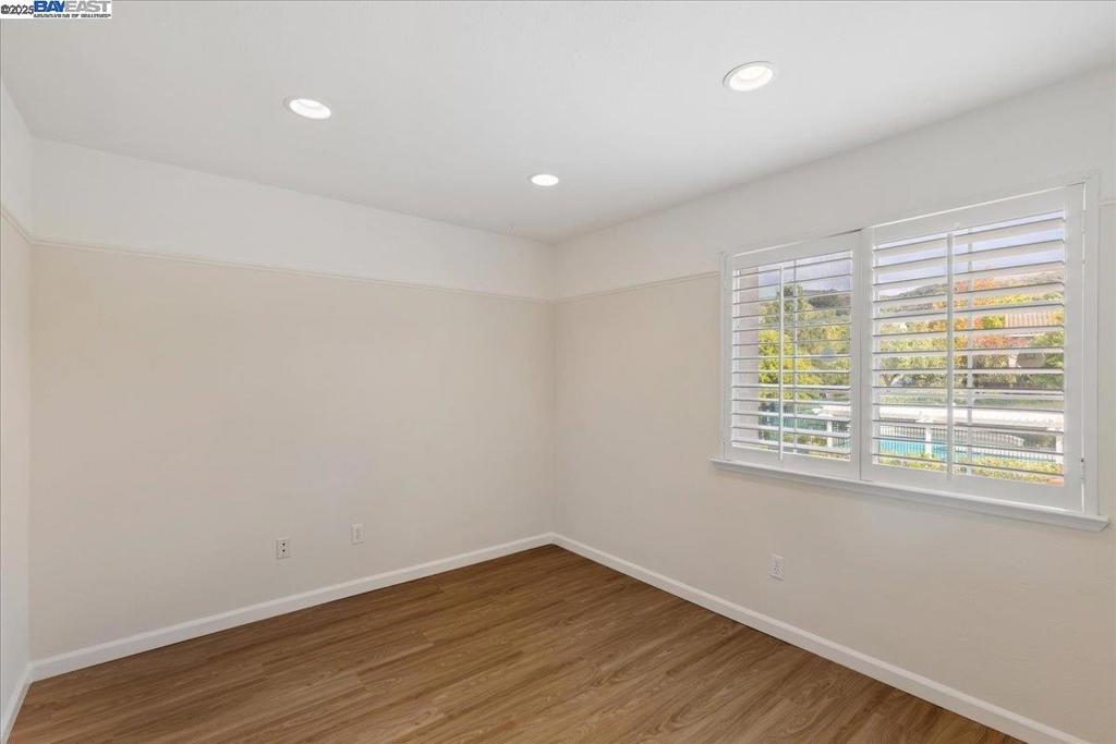 SUMMERGLEN - Residential