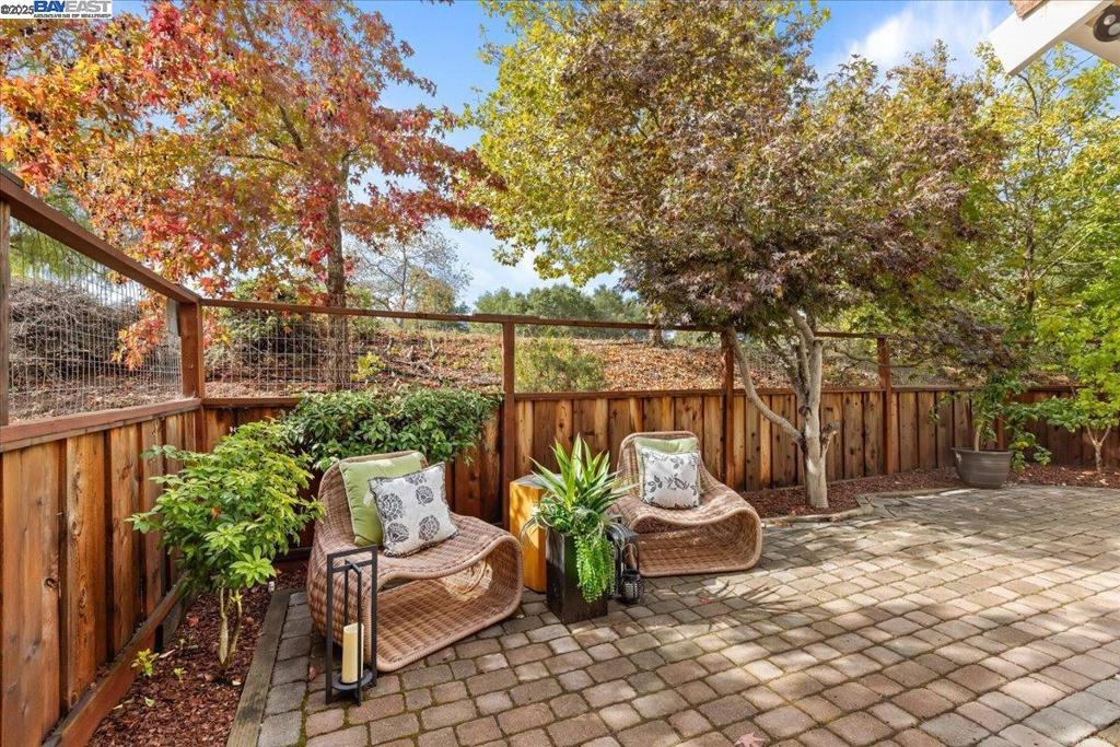 SUMMERGLEN - Residential