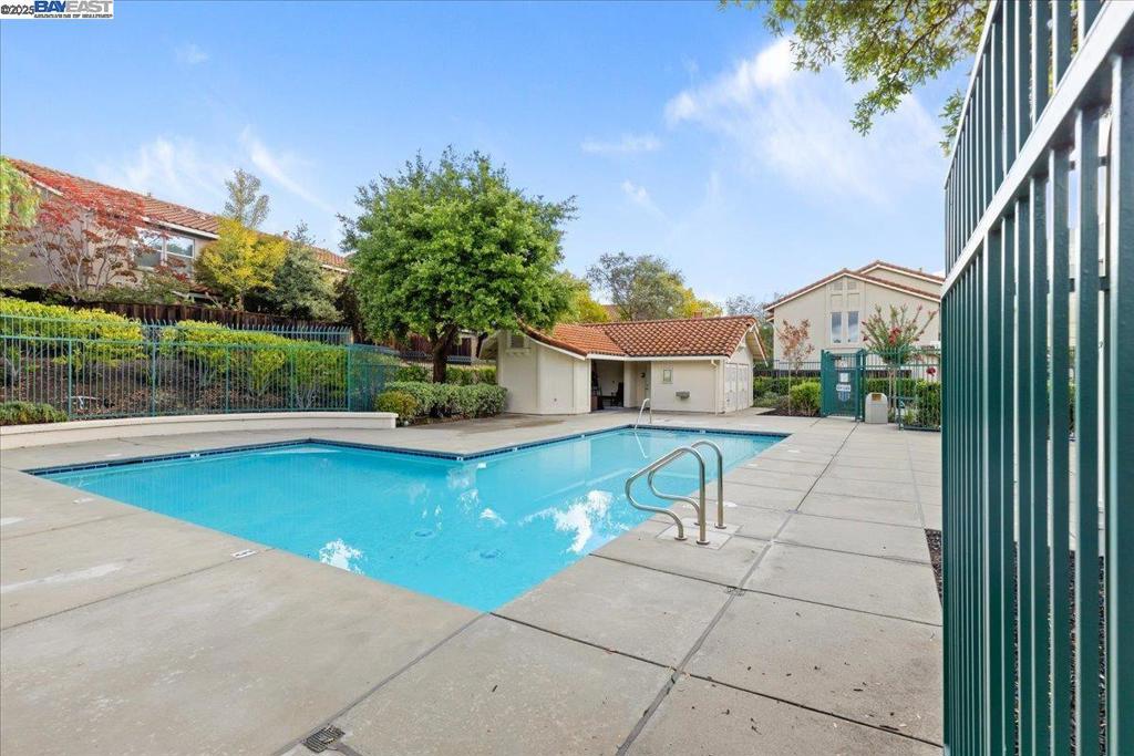 SUMMERGLEN - Residential