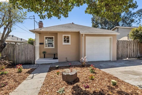 Photo of 1339 Mariposa St ST, Richmond, CA 94804 (MLS # 41149790)