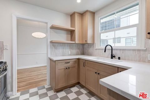 Photo of 405 Shirley Place, Beverly Hills, CA 90212 (MLS # 26668709)