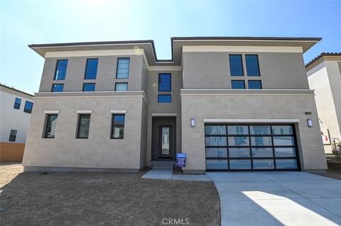 Photo of 20552 Edgewood Court, Chatsworth, CA 91311 (MLS # SR25275620)