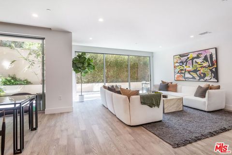 Photo of 728 N Sweetzer Avenue #109, Los Angeles, CA 90069 (MLS # 25595293)