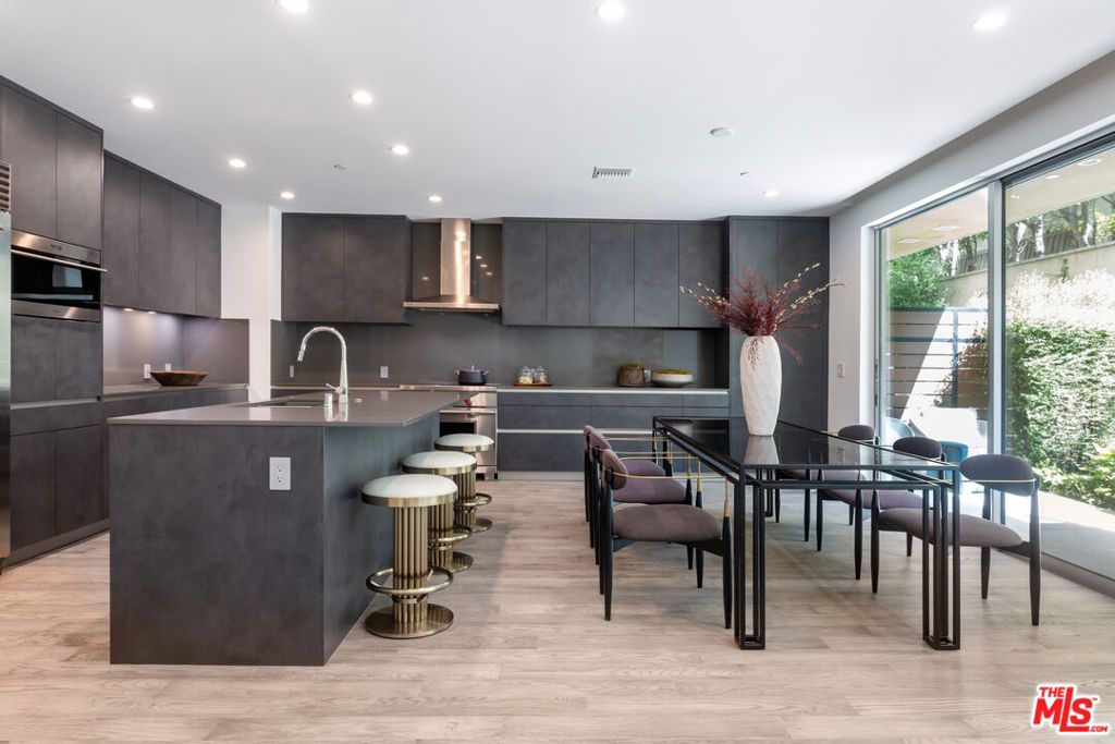 Photo of 728 N Sweetzer Avenue #109, Los Angeles, CA 90069 (MLS # 25595293)