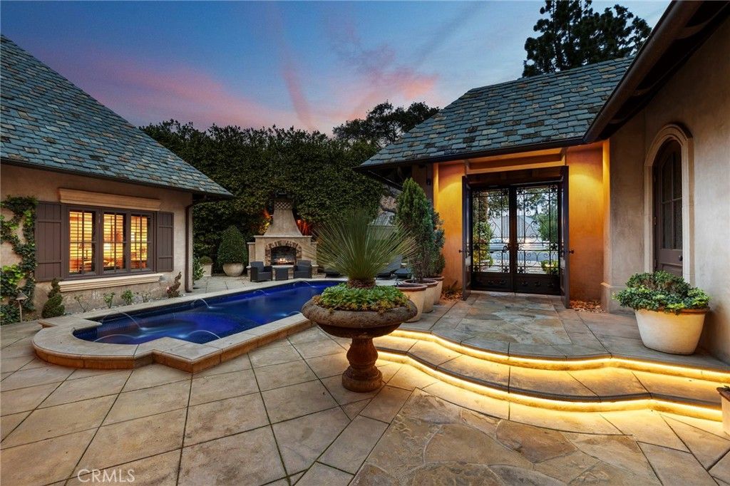 Photo of 7 Lochmoor Ln, Newport Beach, CA 92660 (MLS # NP26031607)