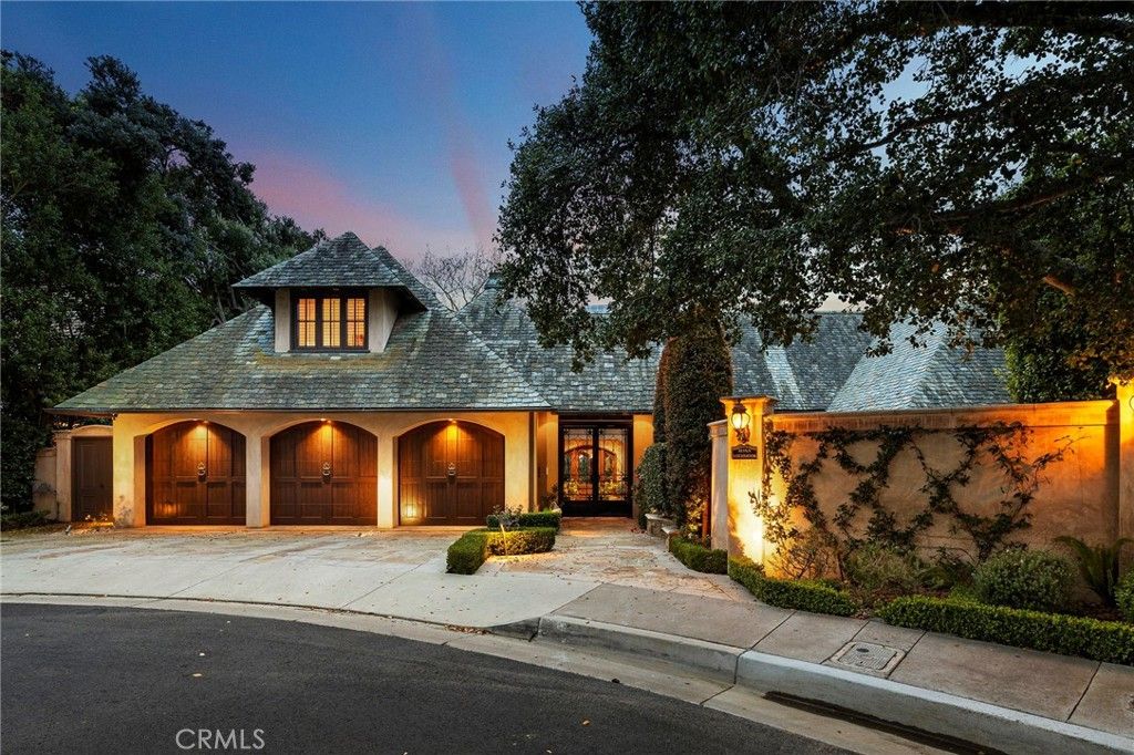 Photo of 7 Lochmoor Ln, Newport Beach, CA 92660 (MLS # NP26031607)