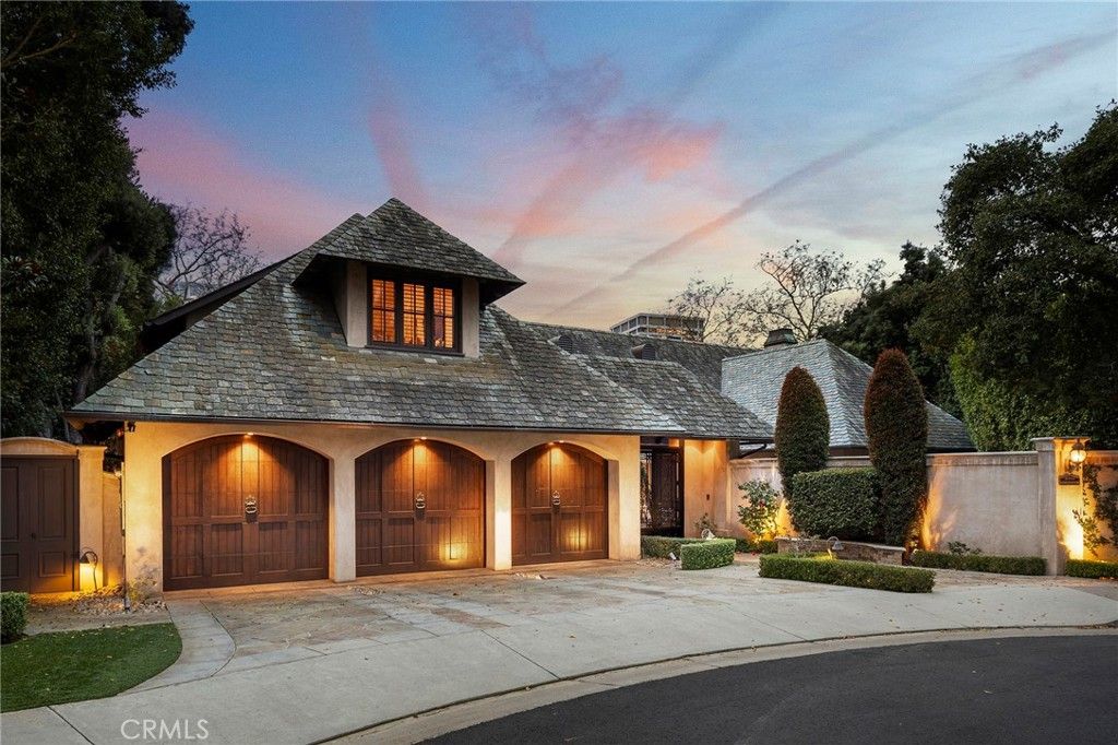 Photo of 7 Lochmoor Ln, Newport Beach, CA 92660 (MLS # NP26031607)