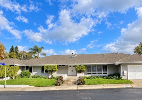 Photo of 16972 Oak View Drive, Encino, CA 91436 (MLS # SR26200411)
