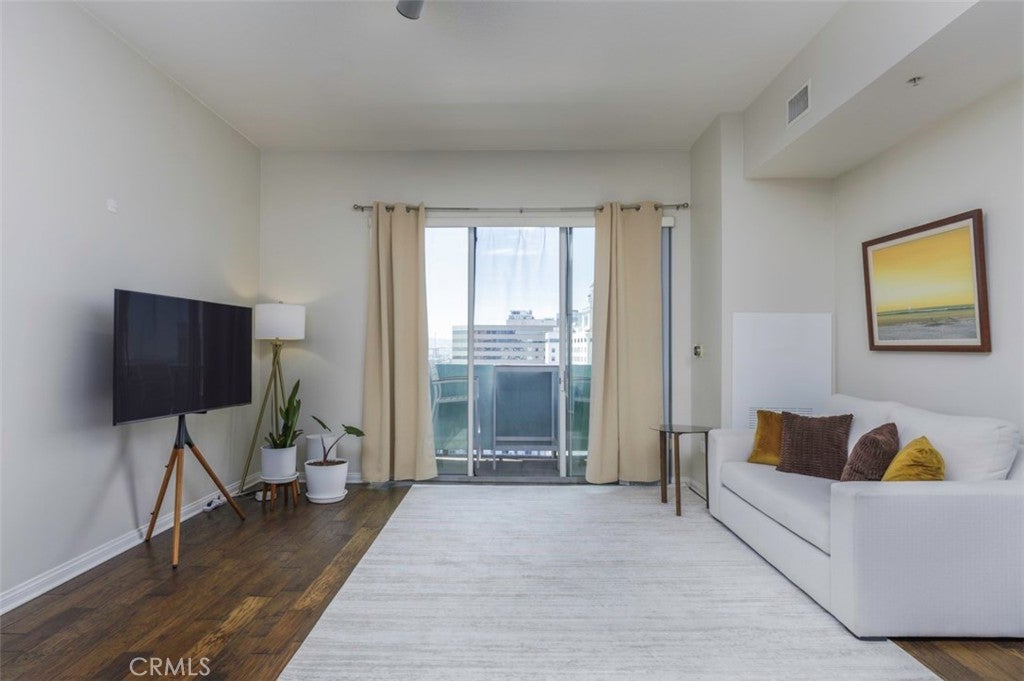 388 E Ocean Boulevard 1415