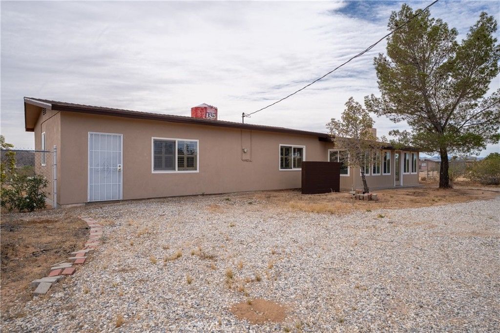 Photo of 1325 Luna Mesa Road, Yucca Valley, CA 92284 (MLS # SW26083812)
