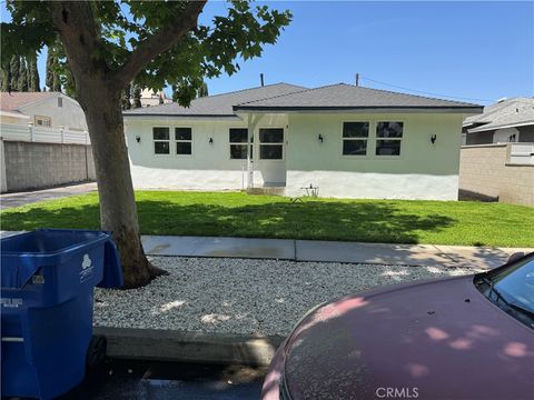 Photo of 13413 Friar Street St, Valley Glen, CA 91401 (MLS # GD26072682)