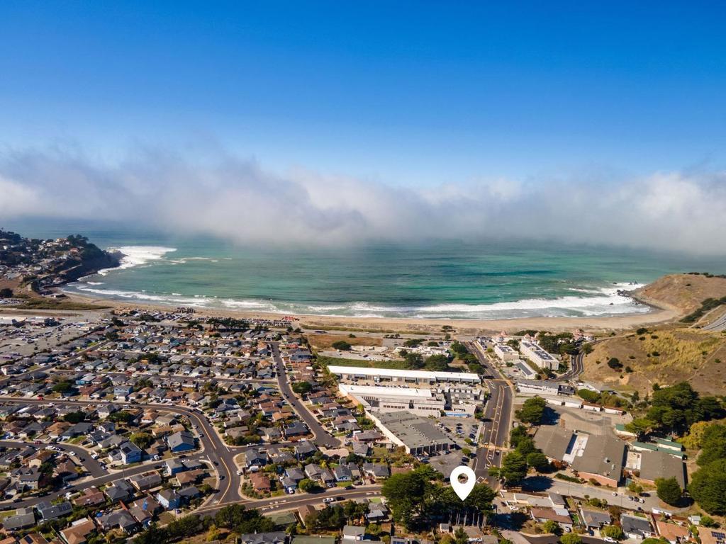 Properties 1 667 Crespi Drive