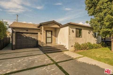 Photo of 17723 Miranda Street, Encino, CA 91316 (MLS # 26998841)