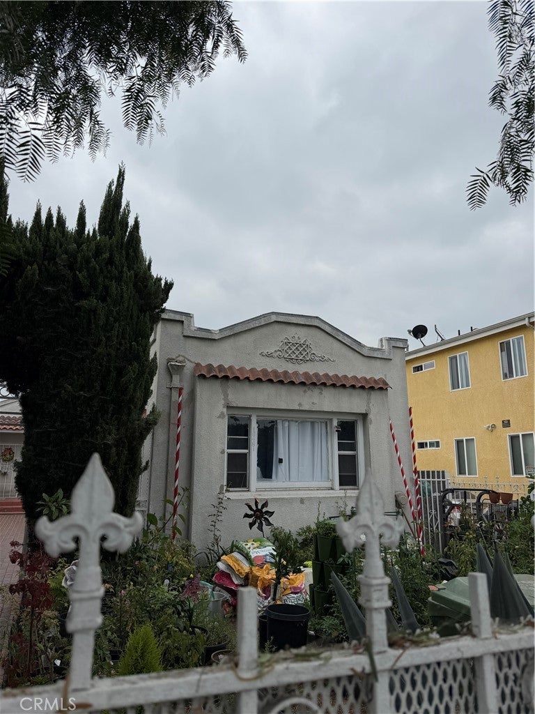 1646 W 52nd