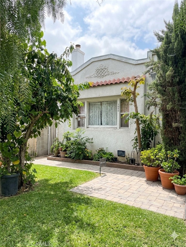 1646 W 52nd
