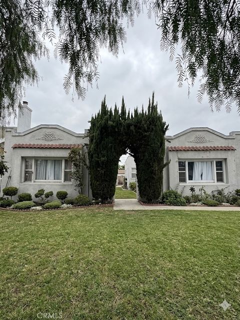 Photo of 1646 W 52nd ST, Los Angeles, CA 90062 (MLS # SR26116564)