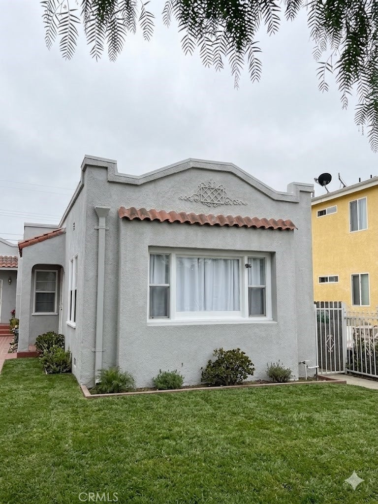 1646 W 52nd