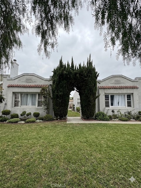 Photo of 1646 W 52nd ST, Los Angeles, CA 90062 (MLS # SR26116564)
