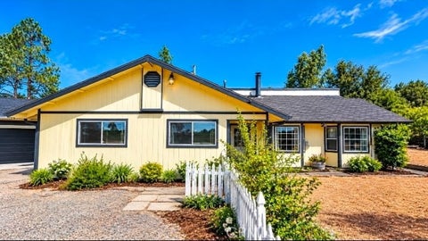 Photo of 46535 Eastwood Dr S, Oakhurst, CA 93644 (MLS # FR26077359)