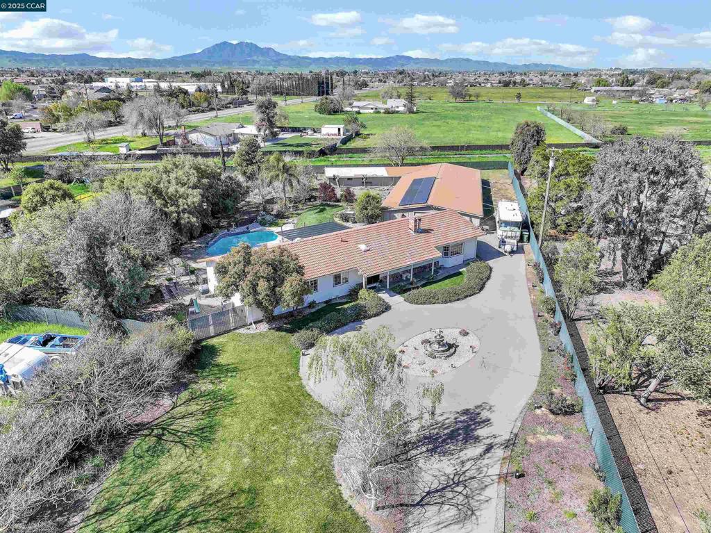 2571 Anderson Ln