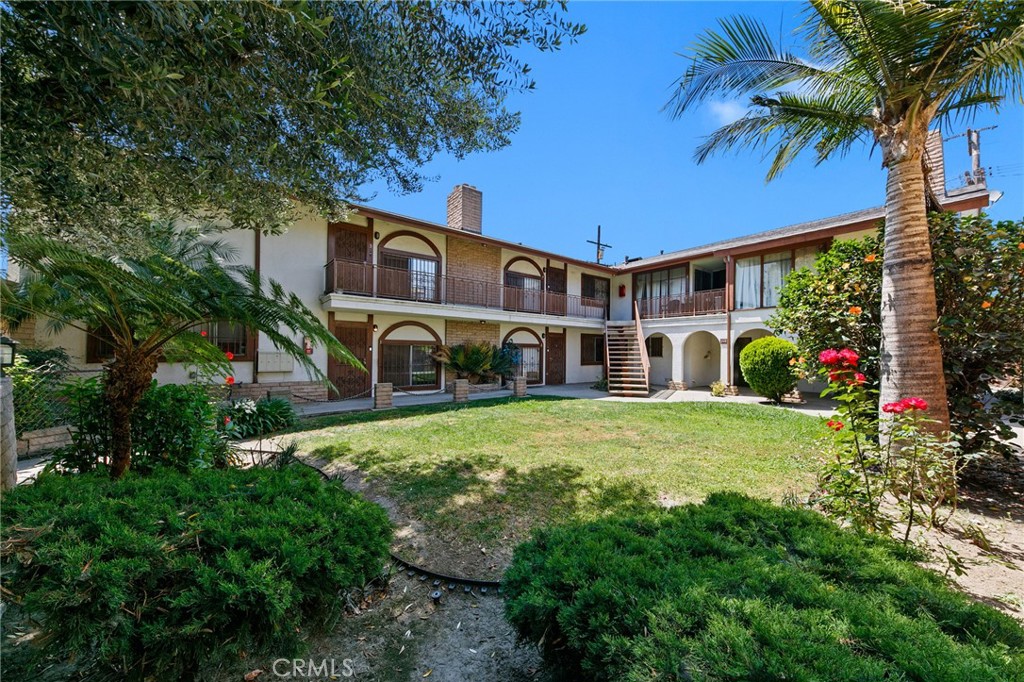 245 E Artesia