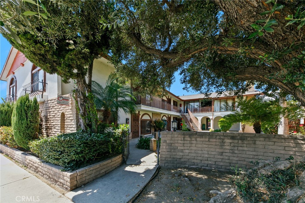 245 E Artesia