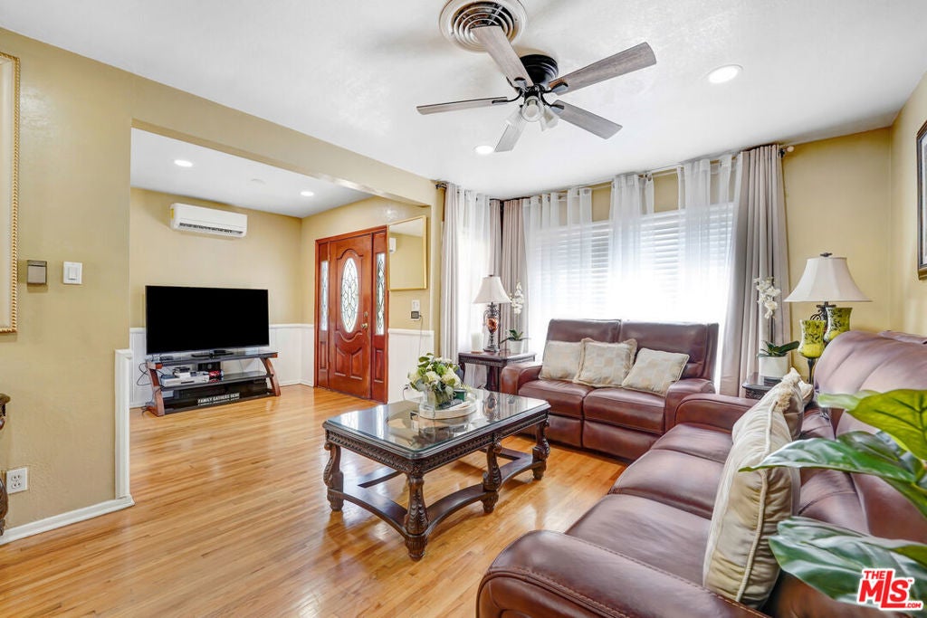 7523 N Ontario Street, Burbank CA 91504