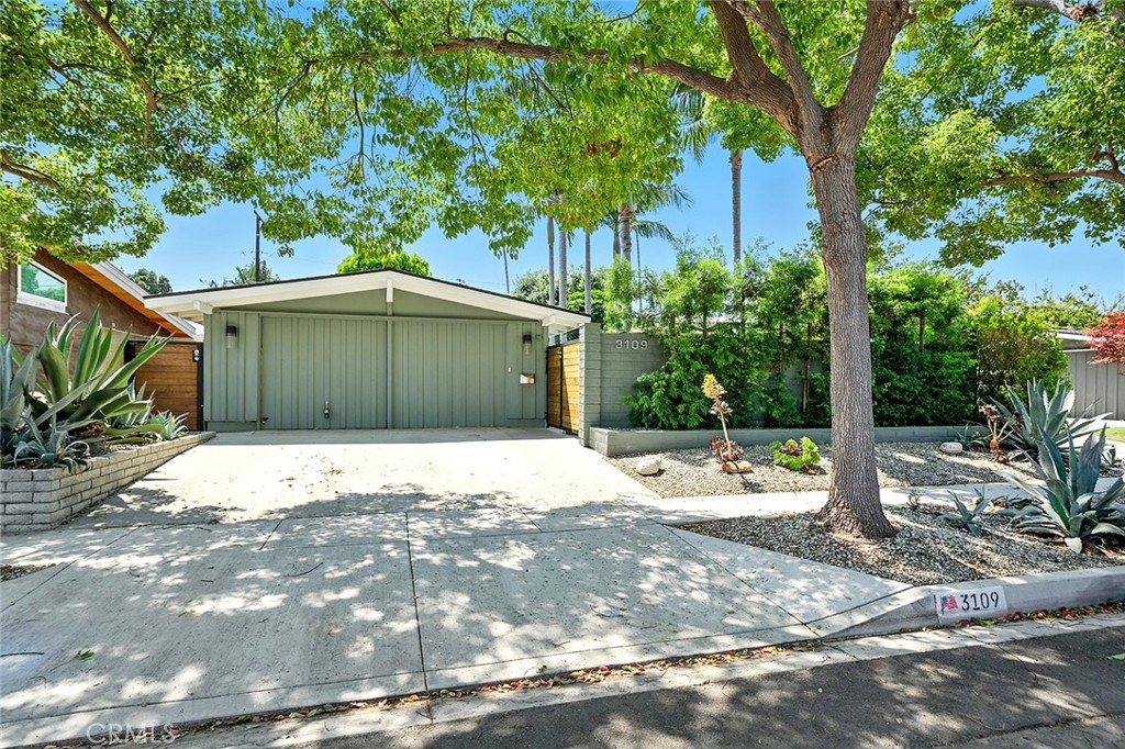 3109 Pattiz Avenue