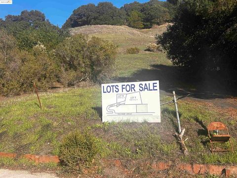Photo of 7 Abbey Ln Ln, El Sobrante, CA 94803 (MLS # 41118207)