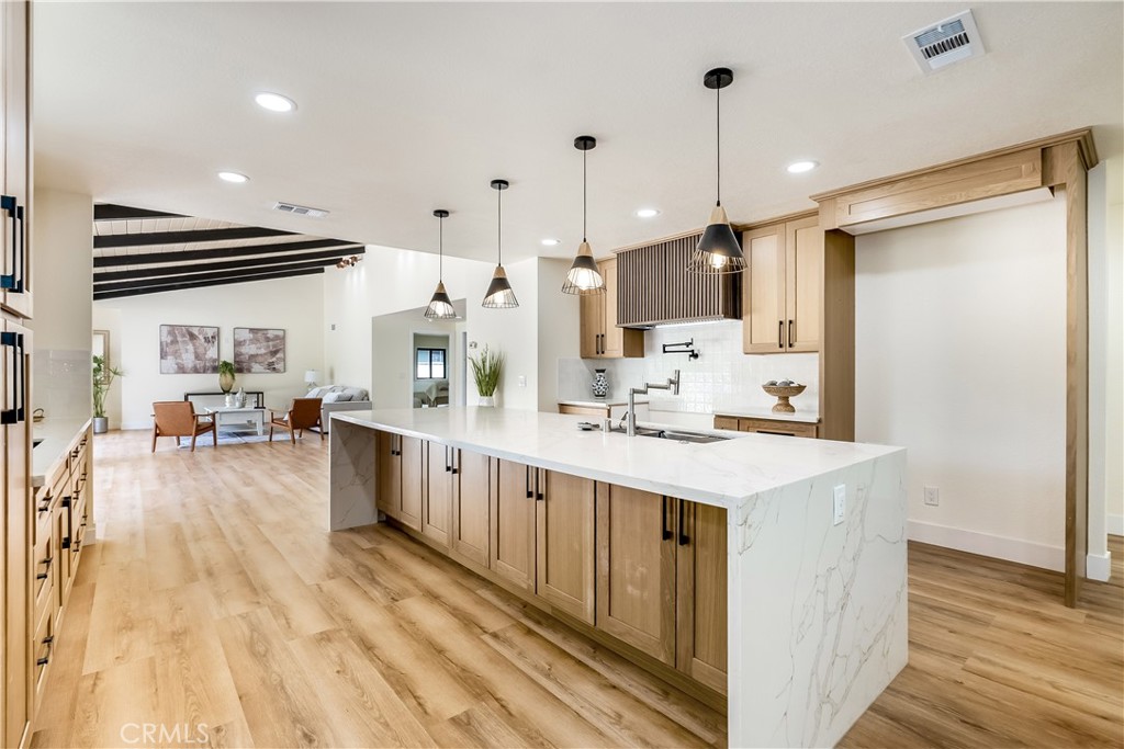 1216 W River Lane