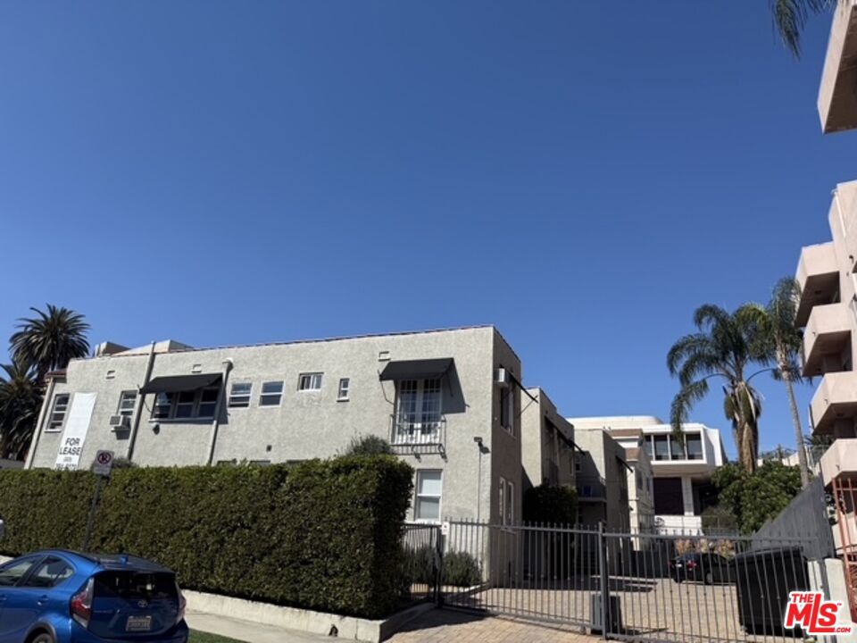 1754 N La Brea Avenue