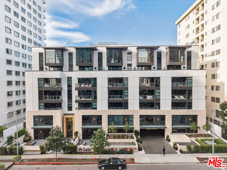 10777 Wilshire Boulevard 208