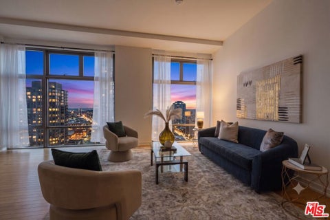 Photo of 801 S Grand Avenue #1508, Los Angeles, CA 90017 (MLS # 26868493)