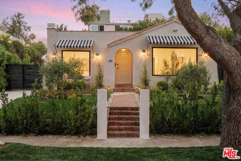 Photo of 129 N Almont Drive, Los Angeles, CA 90048 (MLS # 26852519)