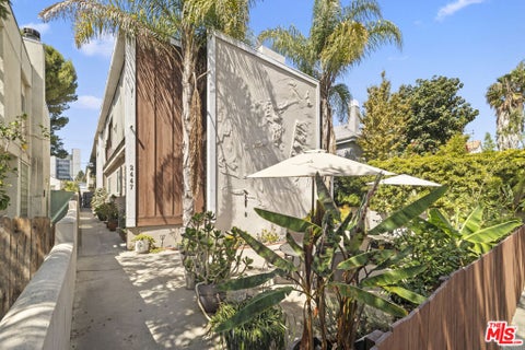 Photo of 2447 Chelsea Place, Santa Monica, CA 90404 (MLS # 26961579)