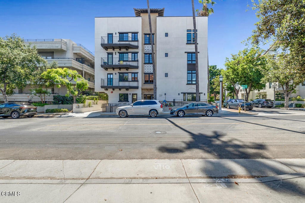 139 S Oak Knoll Avenue 403