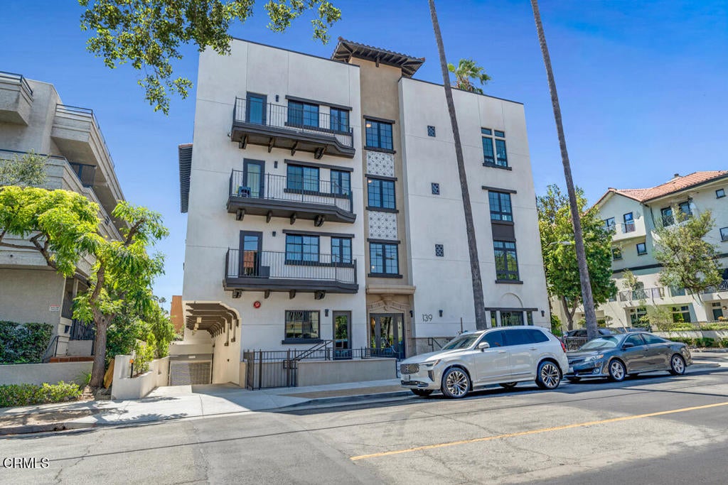 139 S Oak Knoll Avenue 403