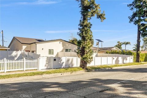 Photo of 18223 Chatsworth St, Northridge, CA 91326 (MLS # SR26046620)