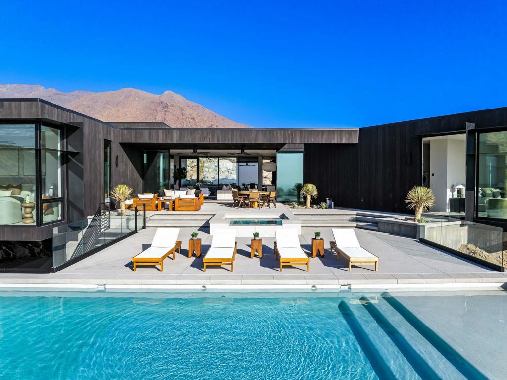 2085 Desert Flower Court