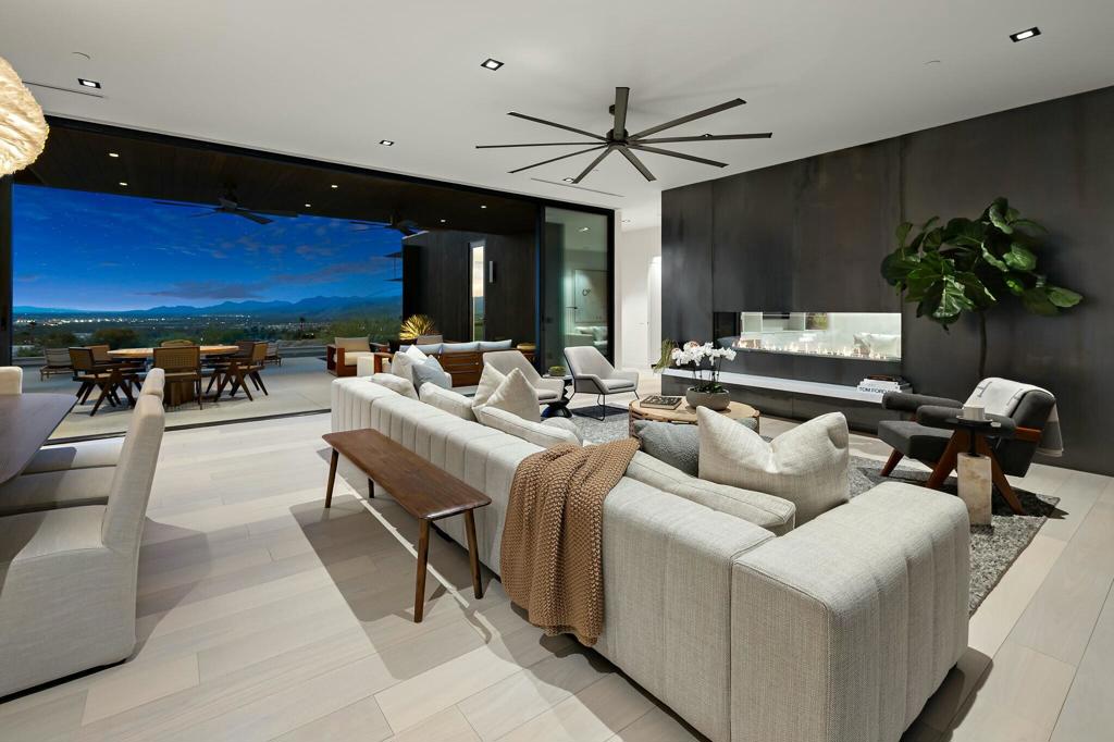 2085 Desert Flower Court