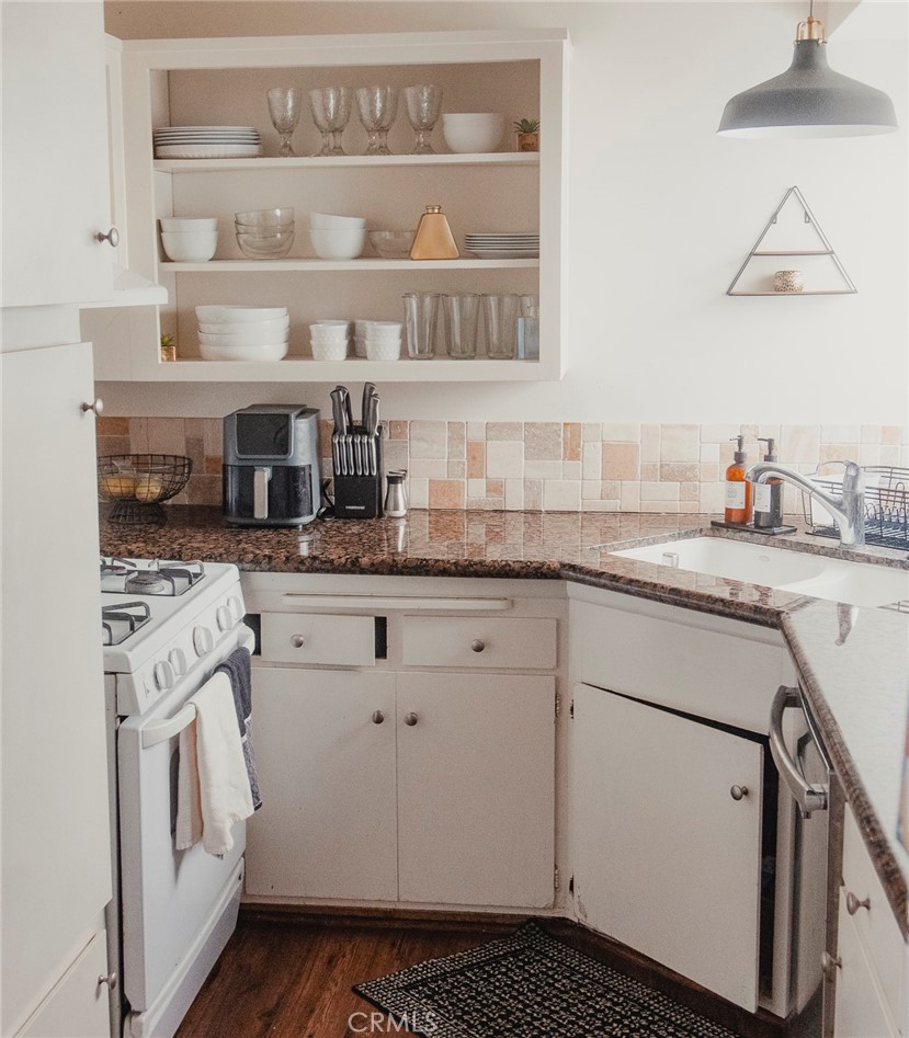 Corona del Mar North of PCH (CNHW) - Residential Income