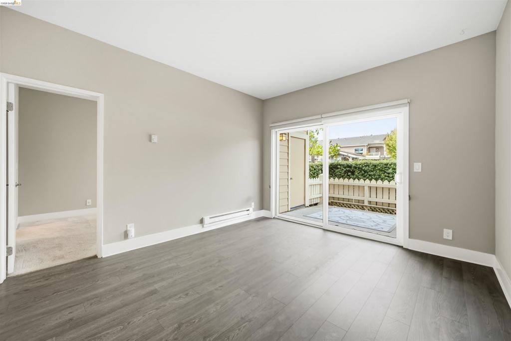 109 Shoreline Ct