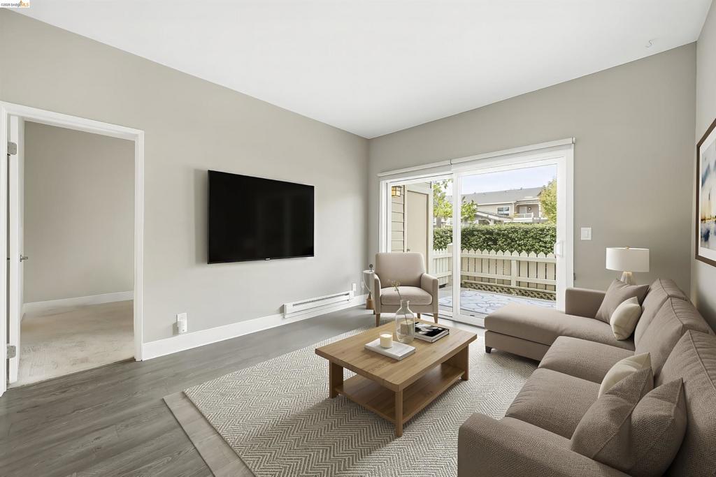 109 Shoreline Ct