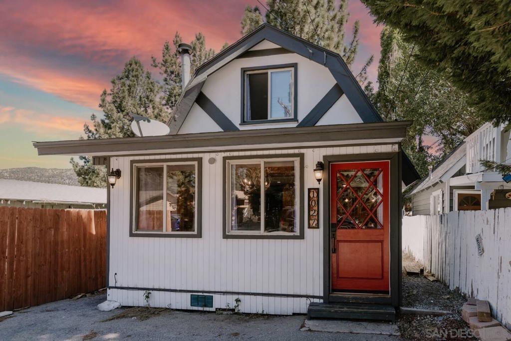 Warm and cozy cabin. 3 bedroom 1 bath. Fully furnished . Hot tub and deck for entertaining. Centrally located close to restaurants, snow play area, convention center and much more! Exterior was recently painted. Only thing not included in sale are: Dinner table, desk and a couple of night stands.