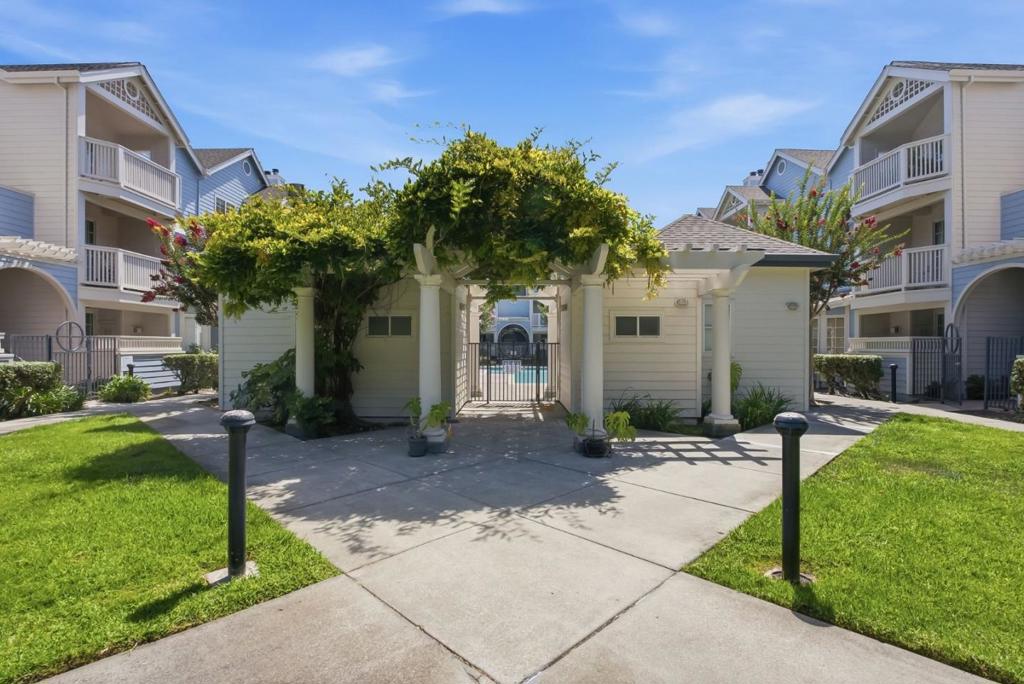 605 Arcadia Terrace 104