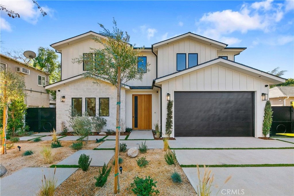 Photo of 13944 Valleyheart Drive, Sherman Oaks, CA 91423 (MLS # SR26111391)