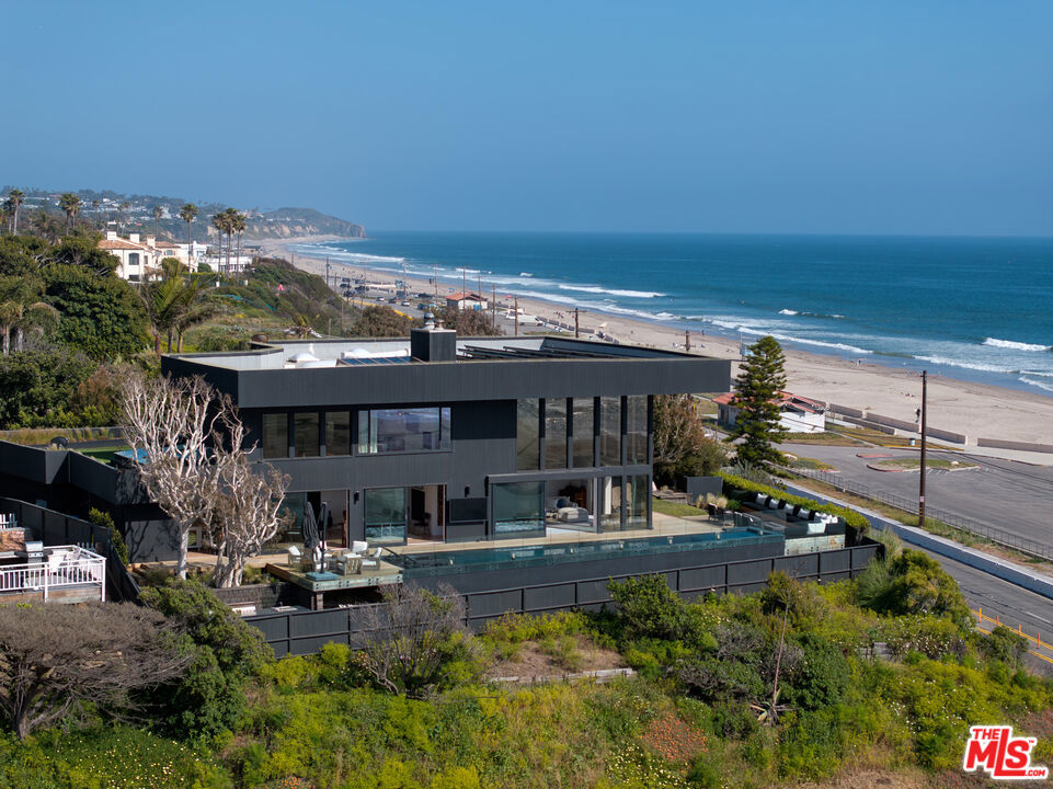 6463 Surfside Way