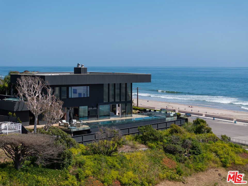 6463 Surfside Way